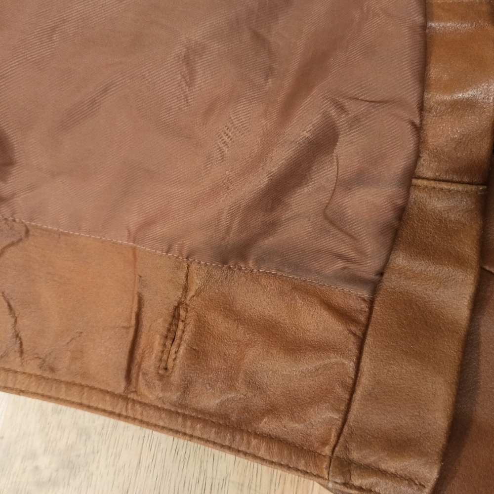Vintage Wilson women's Leather Coat/ Jacket. Size large - Picture 12 of 16